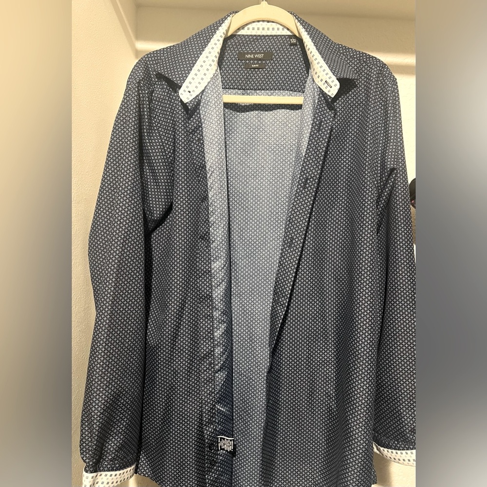 Men's Slim-Fit Performance Stretch button down shirt size L.